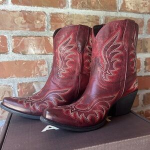 Women’s Ariat Red Cowgirl Boots (Size 8)